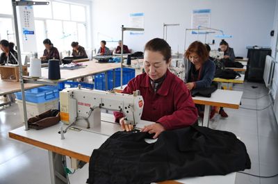 河北康保:鄉(xiāng)村"微工廠"促就業(yè)助振興